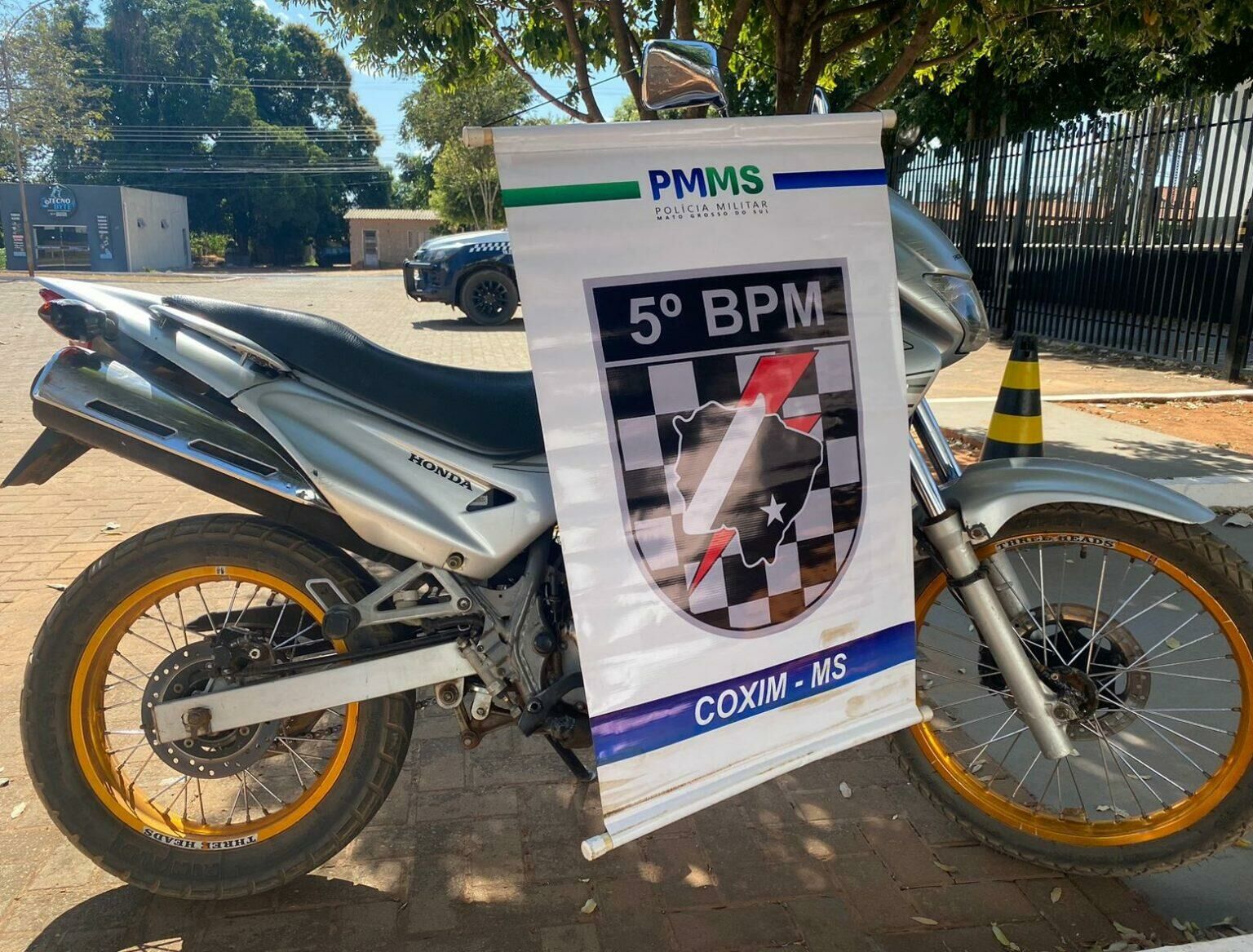 Imagem de compartilhamento para o artigo Jovem com moto irregular tenta fugir, mas acaba preso após perseguição em Coxim da MS Todo dia